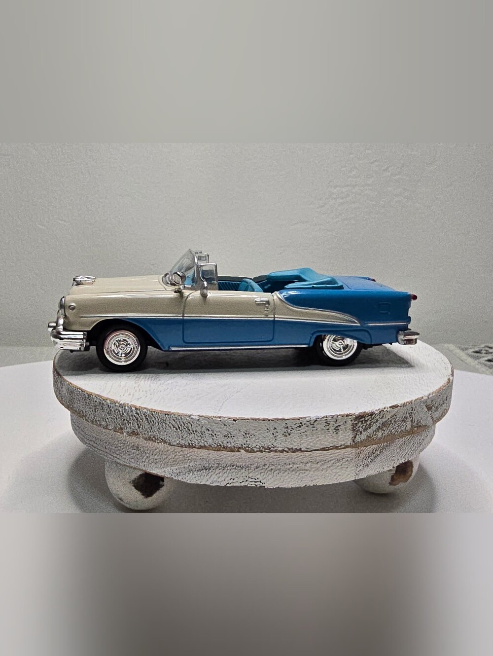 NewRay 1955 Oldsmobile Super 88 Convertible (1:43 Scale) Year 2000